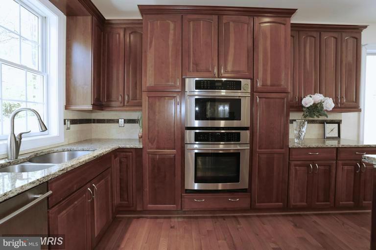 9122 Friars Road Bethesda, MD 20817 - Photo 10 of 30 Kitchen
