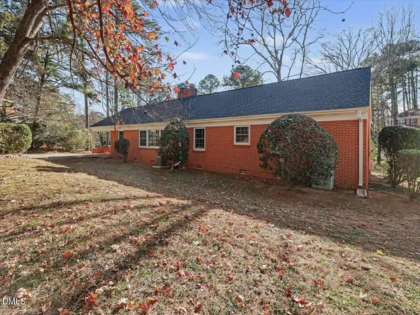 a view of a yard