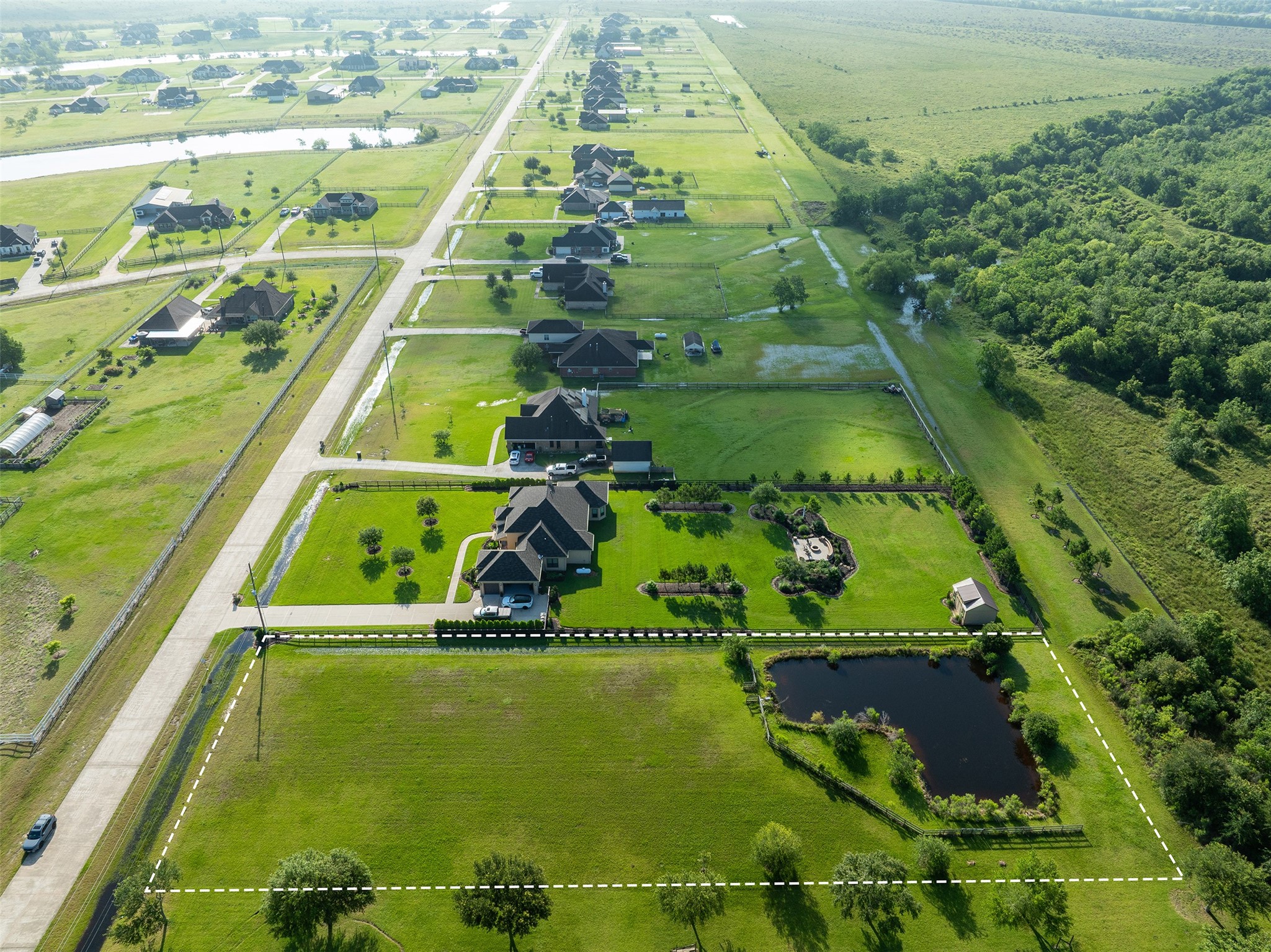 7706 Pebble Hill Lane Rosharon, TX 77583 - Photo 13 of 16 a picture of water view