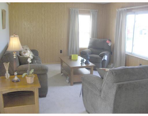 180 Thorn Run Road Butler, PA 16001 - Photo 5 of 10 Living Room.