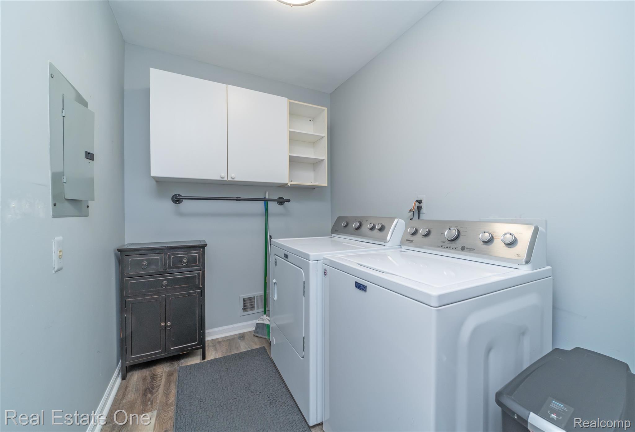 750 South Milford Road Milford, MI 48381 - Photo 11 of 28 Laundry Room off Kitchen