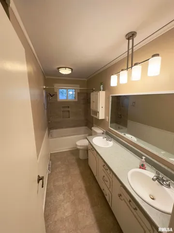 $195,000 | 40 Lakeland Park Drive, Canton, IL 61520