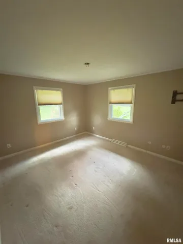 $195,000 | 40 Lakeland Park Drive, Canton, IL 61520