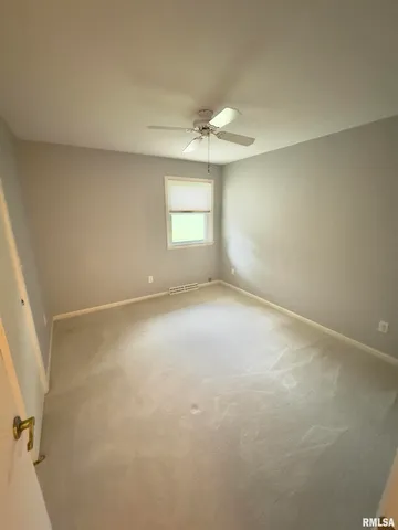 $195,000 | 40 Lakeland Park Drive, Canton, IL 61520