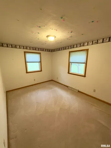 $195,000 | 40 Lakeland Park Drive, Canton, IL 61520