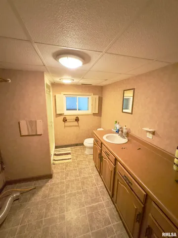 $195,000 | 40 Lakeland Park Drive, Canton, IL 61520