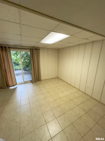 $195,000 | 40 Lakeland Park Drive, Canton, IL 61520