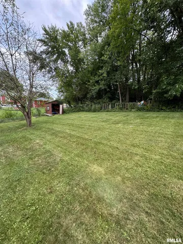 $195,000 | 40 Lakeland Park Drive, Canton, IL 61520