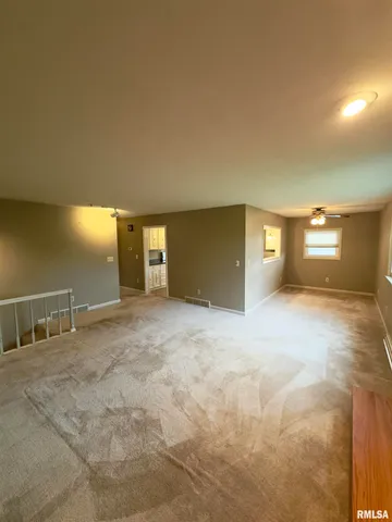 $195,000 | 40 Lakeland Park Drive, Canton, IL 61520