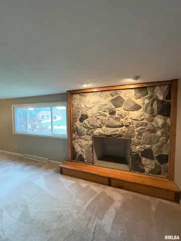 $195,000 | 40 Lakeland Park Drive, Canton, IL 61520