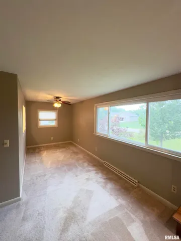 $195,000 | 40 Lakeland Park Drive, Canton, IL 61520