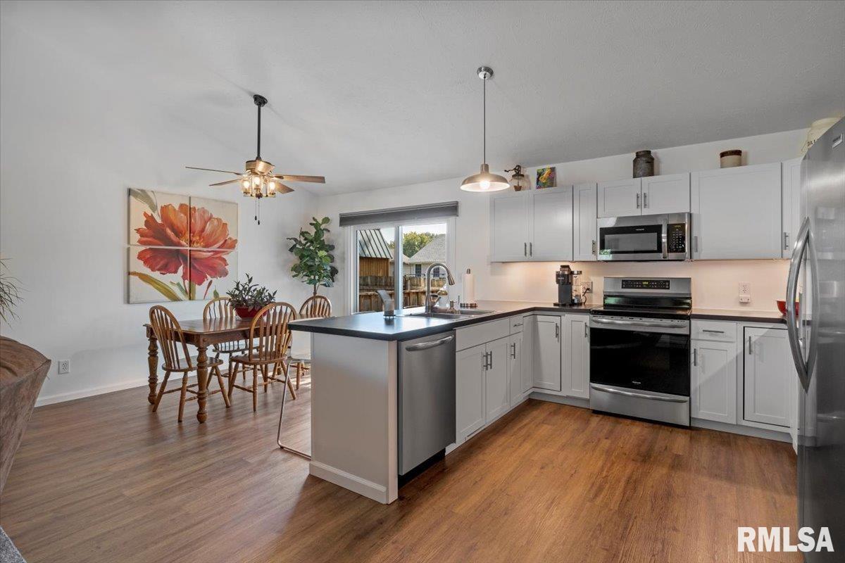 2612 Carl Prairie Drive Springfield, IL 62703 - Photo 11 of 37 Gallery Image 11