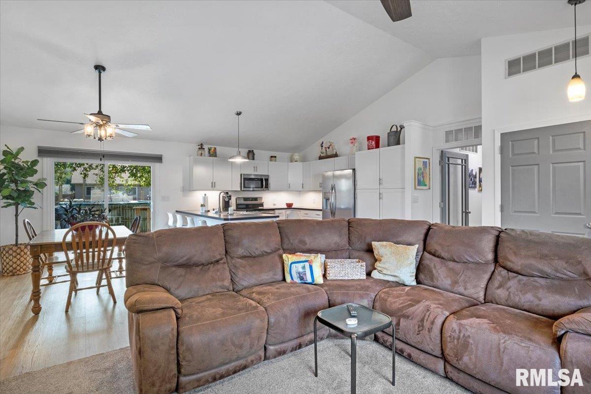 2612 Carl Prairie Drive Springfield, IL 62703 - Photo 5 of 37 Gallery Image 5