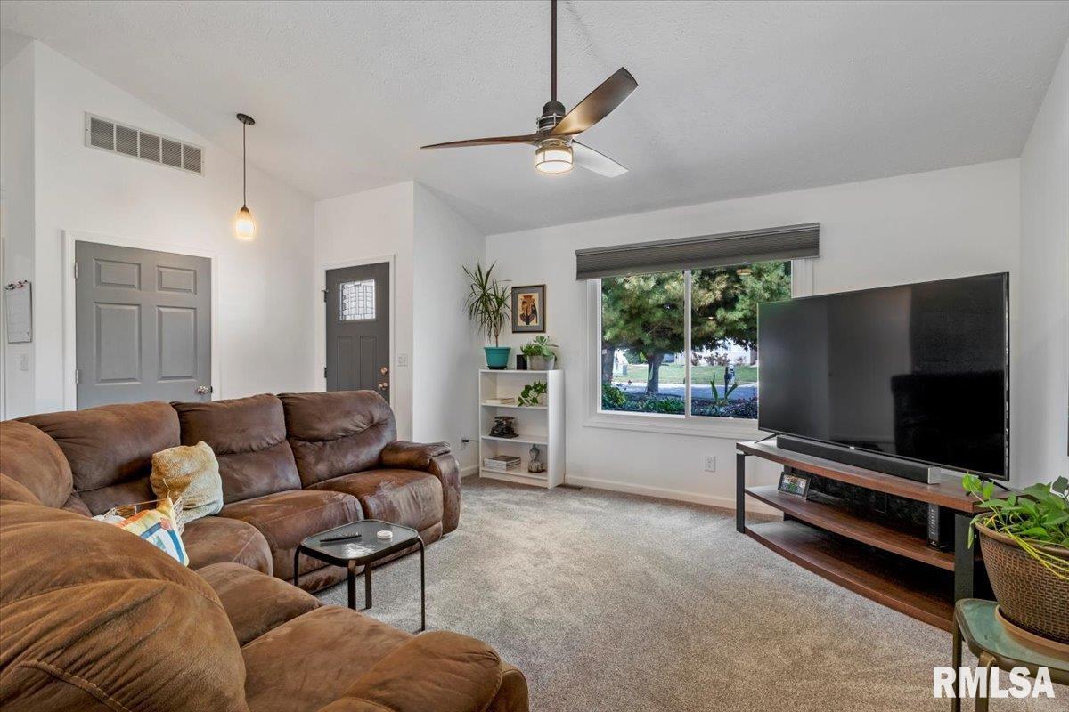 2612 Carl Prairie Drive Springfield, IL 62703 - Photo 6 of 37 Gallery Image 6