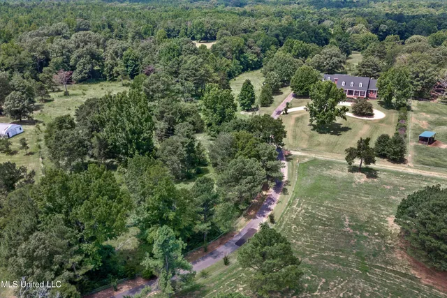 $810,000 | 1594 Victoria Road, Byhalia, MS 38611