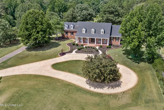 $810,000 | 1594 Victoria Road, Byhalia, MS 38611