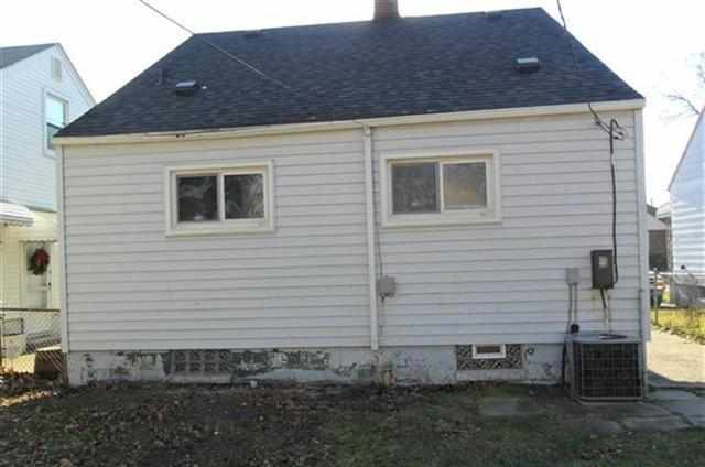 8437 Rivard Avenue Warren, MI 48089 - Photo 3 of 16 31087668-2.JPG