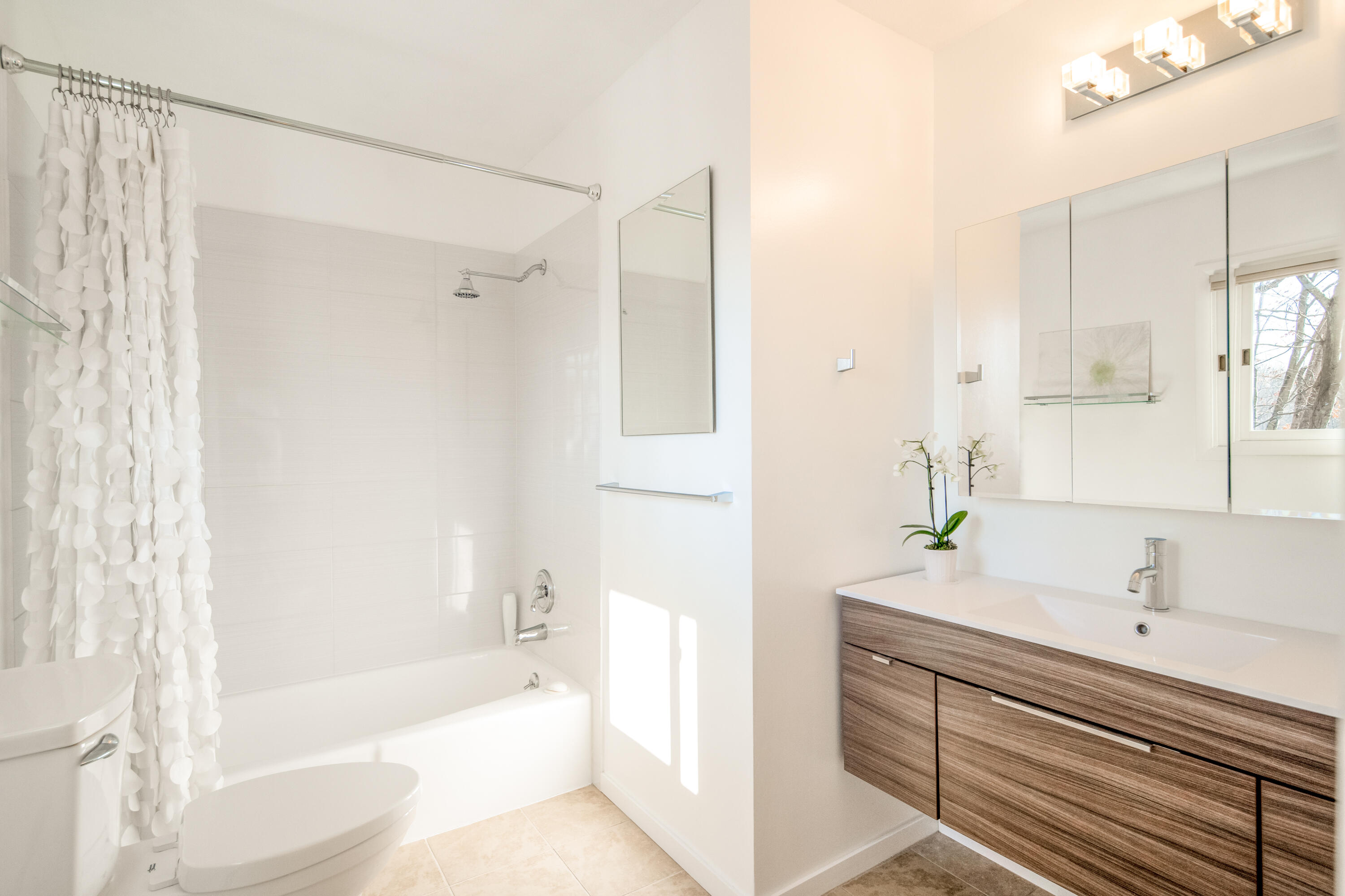 25 Chalburn Road Redding, CT 06896 - Photo 18 of 37 a bathroom with a bathtub and a sink