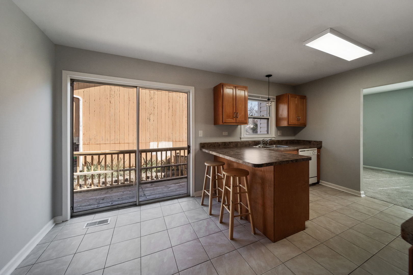 526 King Arthur Way Bolingbrook, IL 60440 - Photo 14 of 33