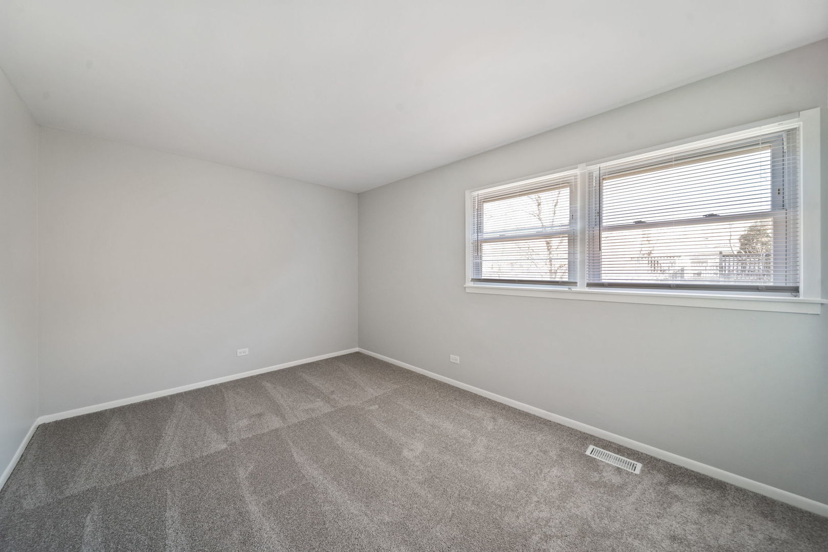 526 King Arthur Way Bolingbrook, IL 60440 - Photo 20 of 33