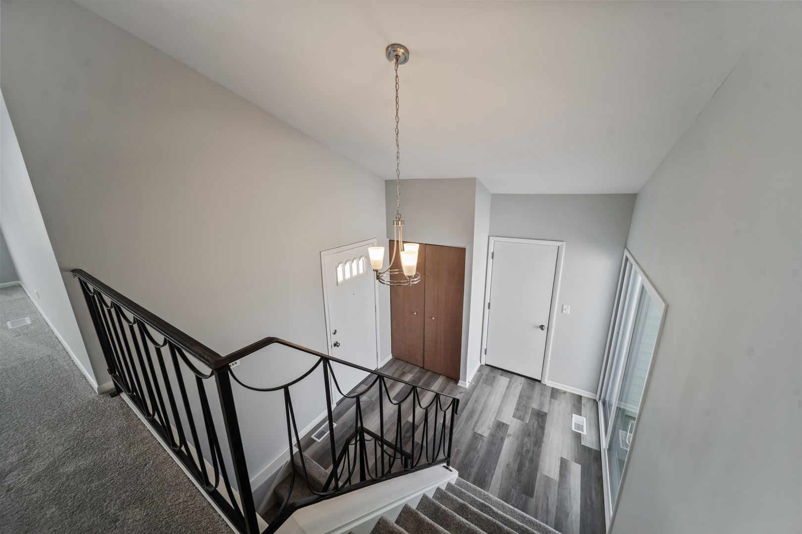 526 King Arthur Way Bolingbrook, IL 60440 - Photo 8 of 33