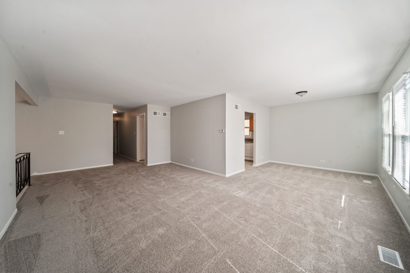 526 King Arthur Way Bolingbrook, IL 60440 - Photo 10 of 33