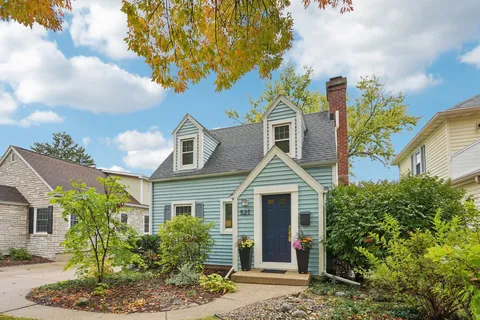 $699,900 | 821 Minakwa Drive, Madison, WI 53711