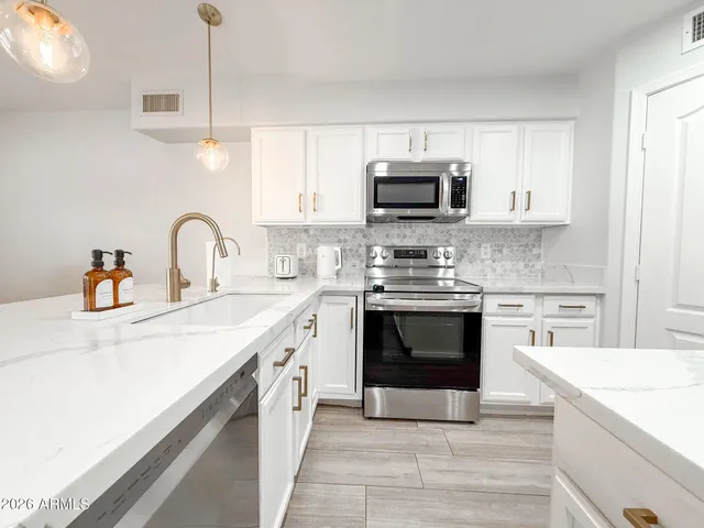 $3,495 | 1705 East Yukon Drive, Phoenix, AZ 85024