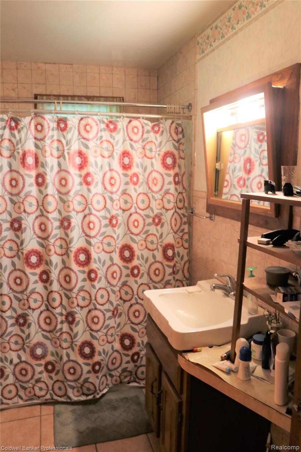 5805 South Corey Road Perry, MI 48872 - Photo 7 of 19 7 5805 Bathroom.JPG