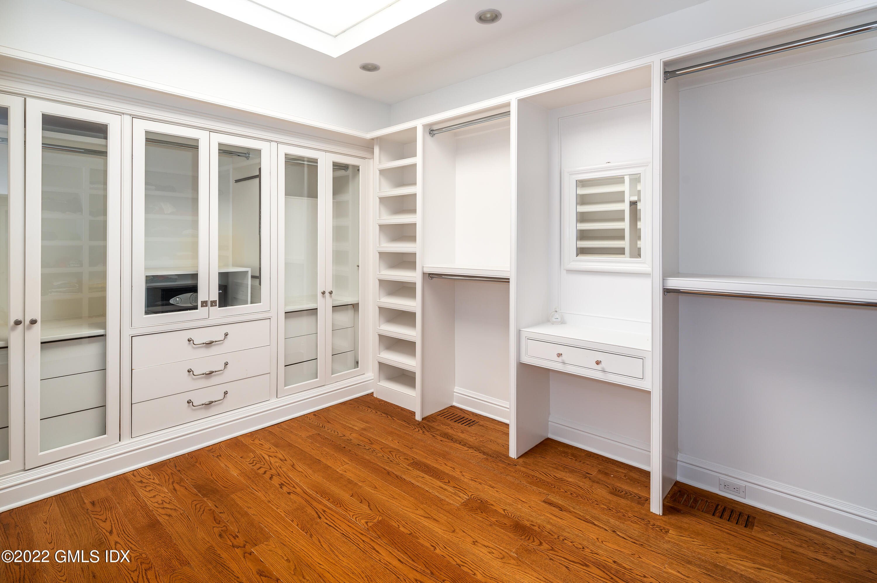 30 Surf Road Westport, CT 06880 - Photo 25 of 59 an empty room with cabinet and mirrors