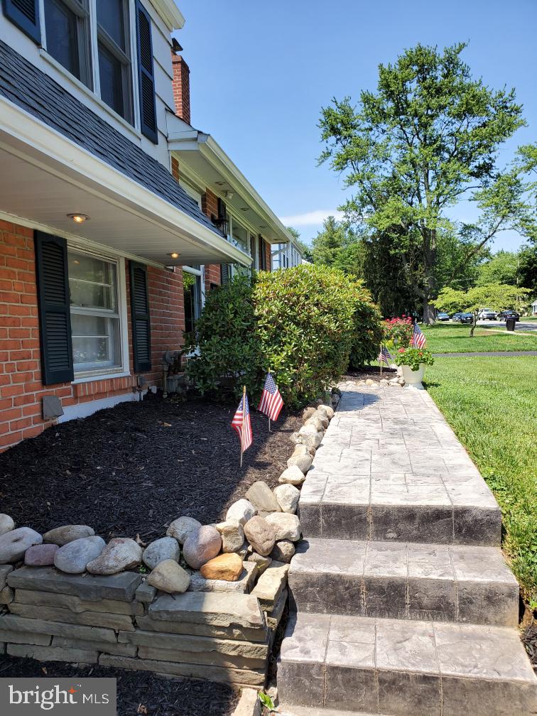 78 Weathervane Road Aston, PA 19014 - Photo 14 of 46 Entrance To Front Door