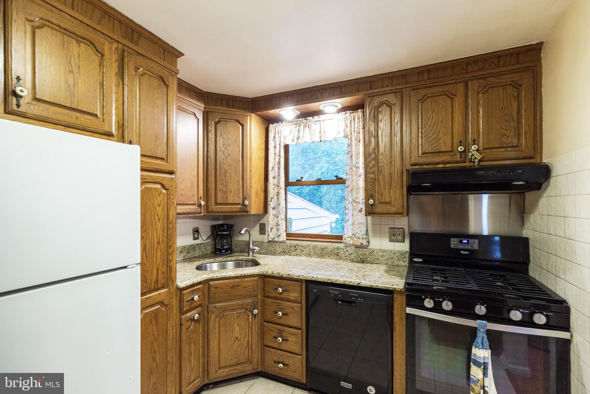 78 Weathervane Road Aston, PA 19014 - Photo 22 of 46 Kitchen With Gas Cooking And Dishwasher