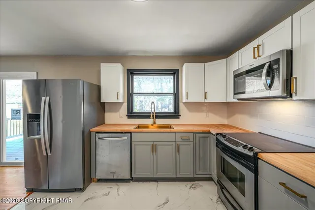 $370,000 | 7136 Howell Terrace, Stroudsburg, PA 18360