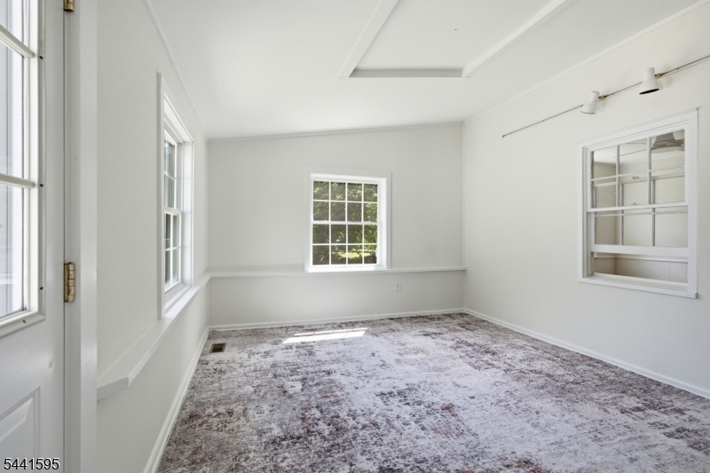 52 Hamilton Street Madison, NJ 07940 - Photo 9 of 34