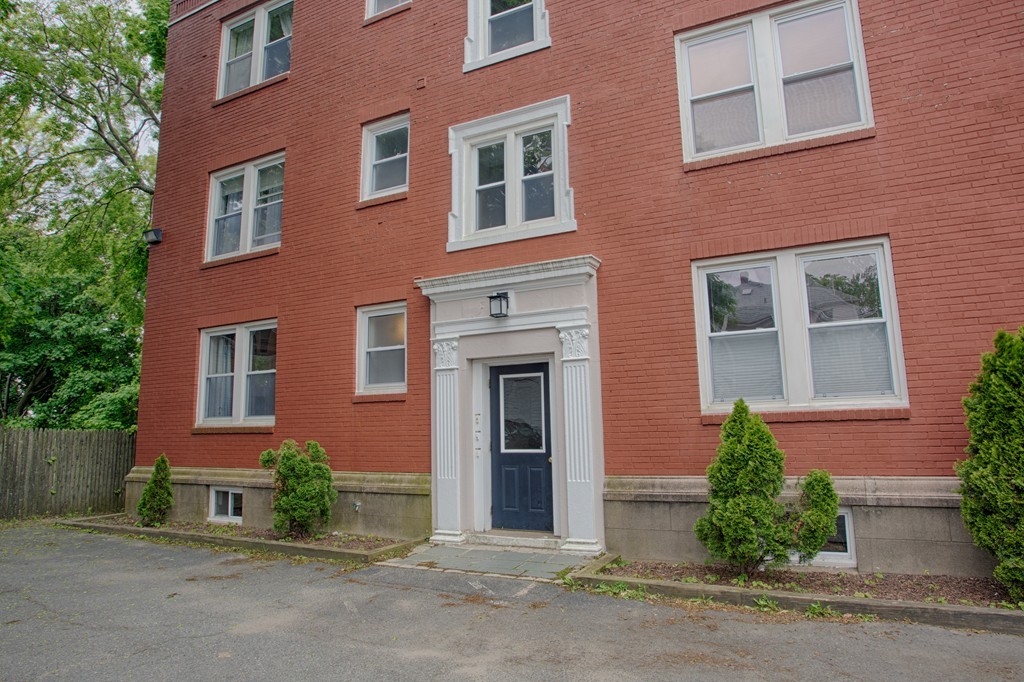 6 R Hazel Street, Unit 7 Salem, MA 01970 - Photo 1 of 10 Gallery Image 1