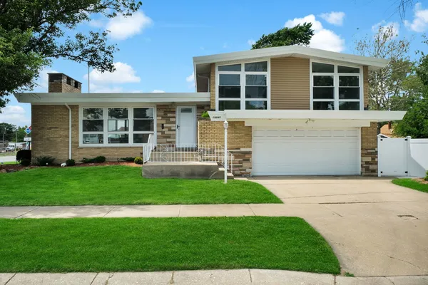 $340,000 | 14940 Oak Street, Dolton, IL 60419