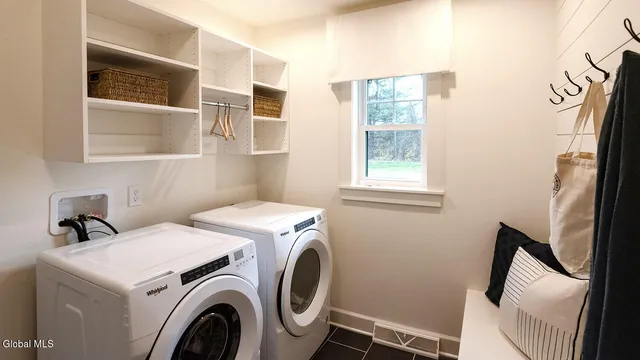 $1,175,900 | 16 Bergen Place, Niskayuna, NY 12309