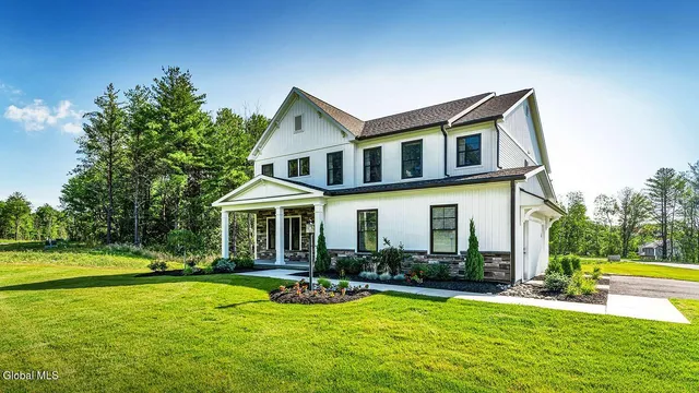 $1,175,900 | 16 Bergen Place, Niskayuna, NY 12309