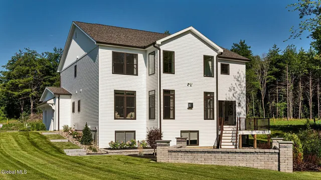 $1,175,900 | 16 Bergen Place, Niskayuna, NY 12309