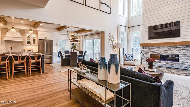 $1,175,900 | 16 Bergen Place, Niskayuna, NY 12309