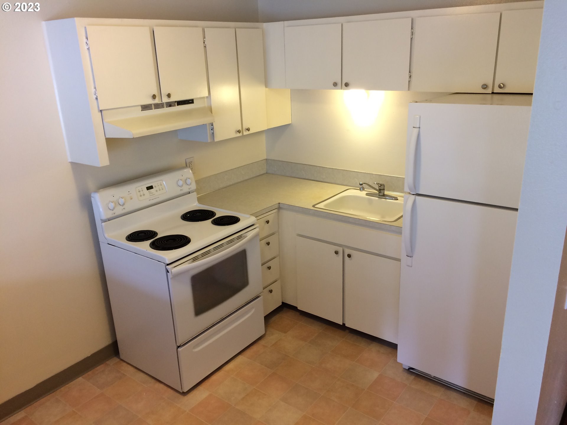 12021 Southeast Foster Road Portland, OR 97266 - Photo 4 of 23 Gallery Image 4