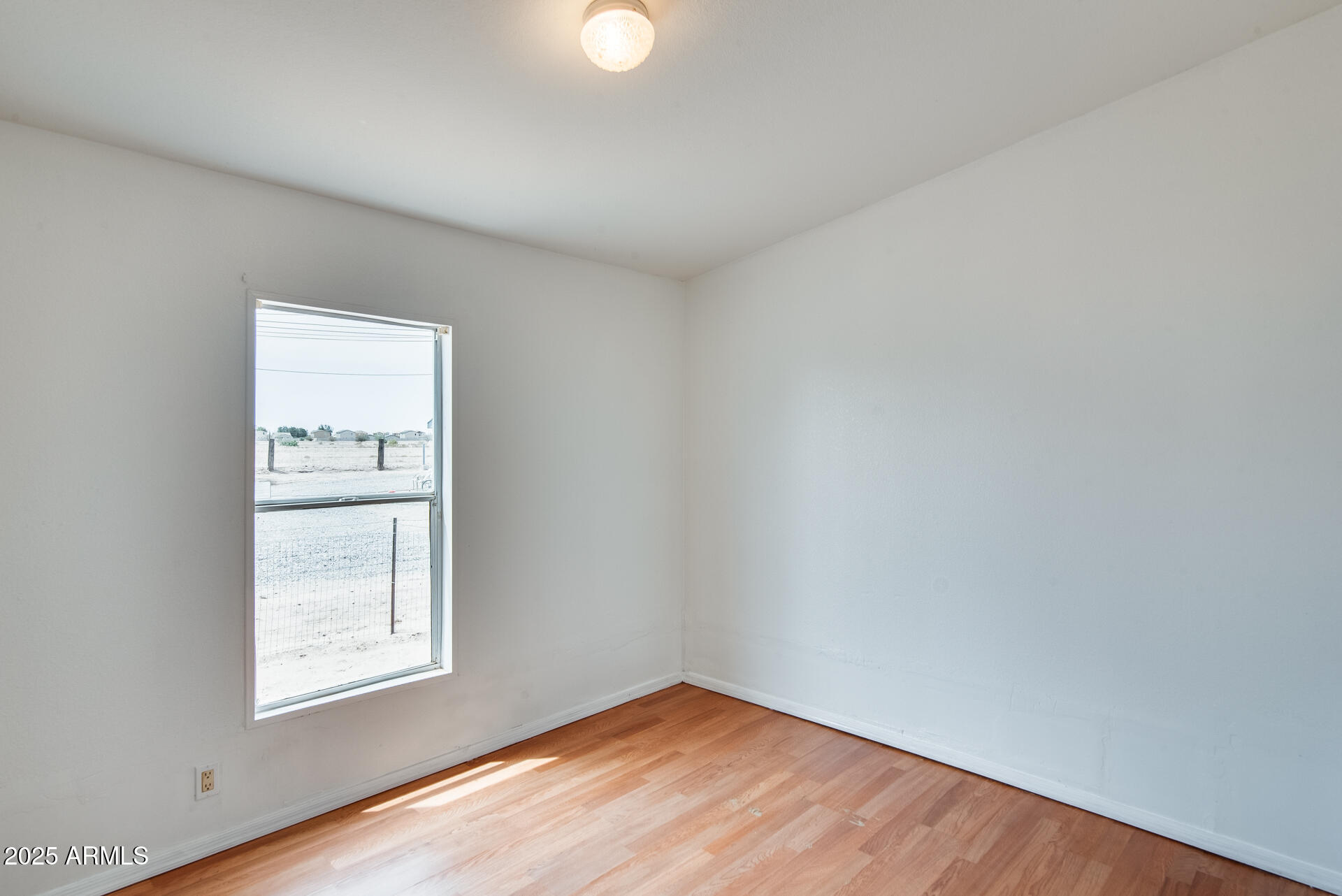 1047 South Main Street Coolidge, AZ 85128 - Photo 49 of 72 an empty room with wooden floor and windows
