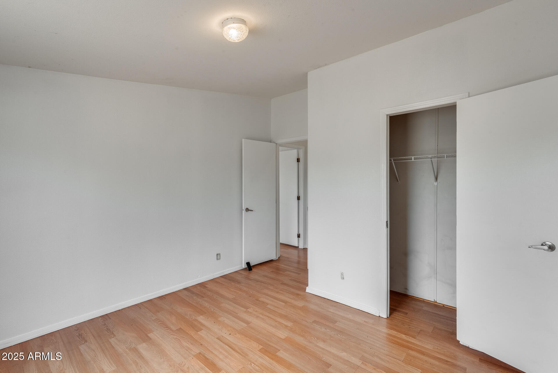 1047 South Main Street Coolidge, AZ 85128 - Photo 53 of 72 an empty room with wooden floor and windows