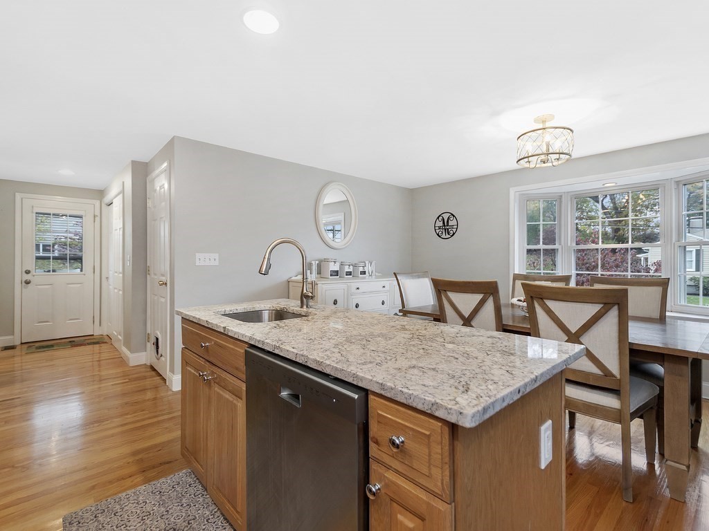 36 Gilman Road Waltham, MA 02452 - Photo 6 of 34 Gallery Image 6