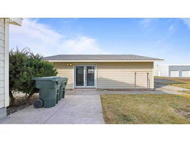 $560,000 | 32265 East Punkin Center Road, Hermiston, OR 97838