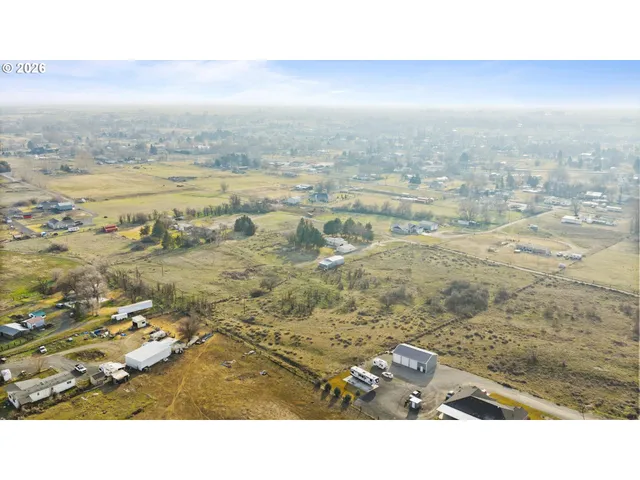 $560,000 | 32265 East Punkin Center Road, Hermiston, OR 97838