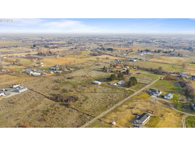$560,000 | 32265 East Punkin Center Road, Hermiston, OR 97838