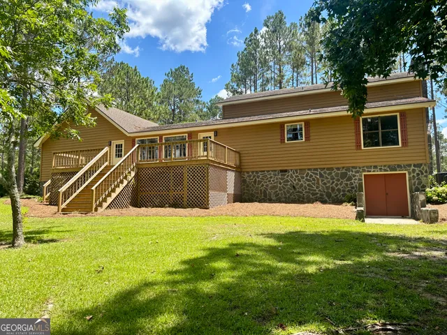 a view of a house with a yard and garage