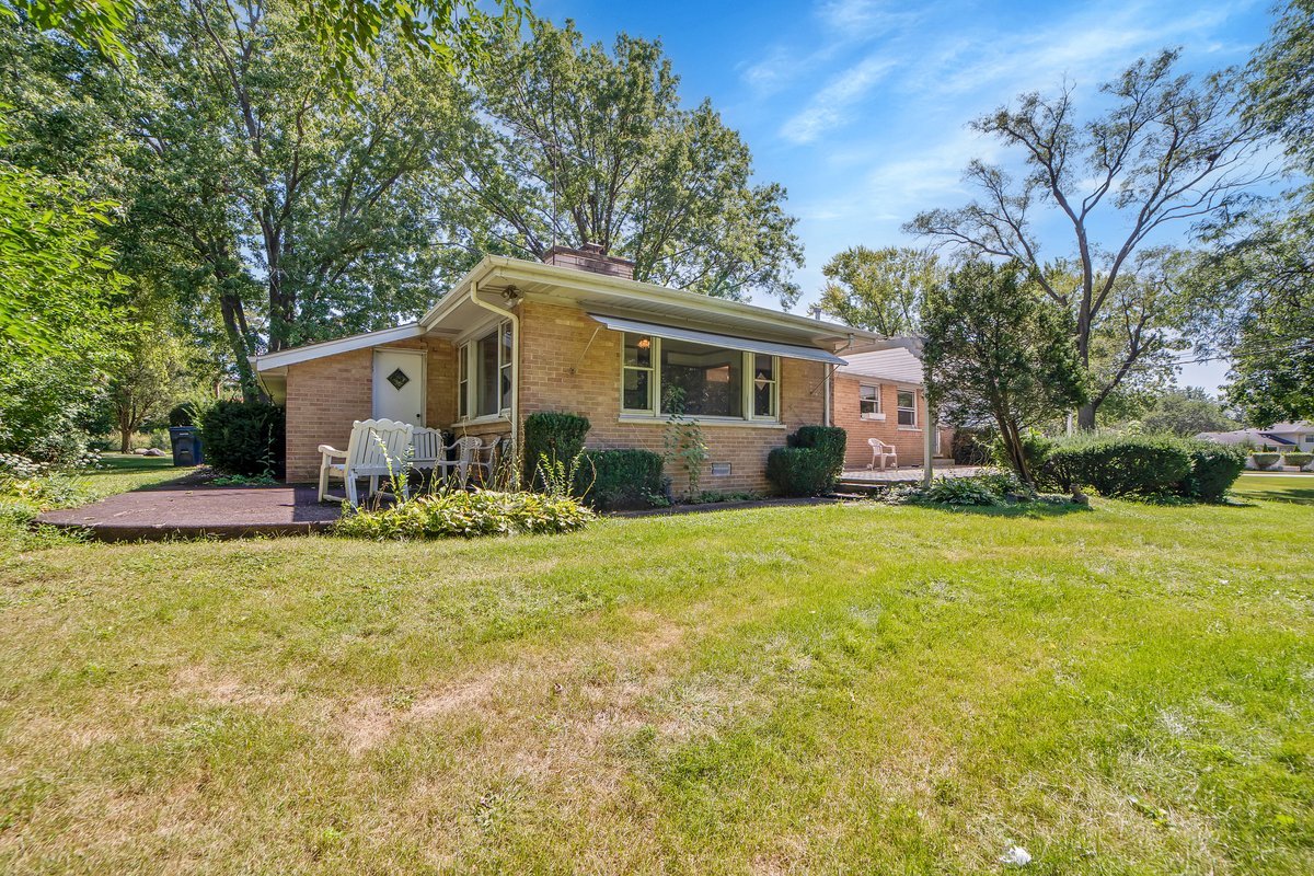1516 Willow Road Schaumburg, IL 60173 - Photo 2 of 38