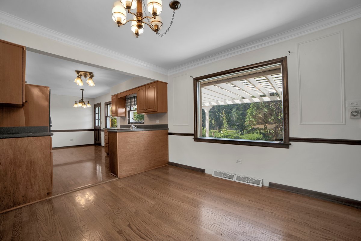 1516 Willow Road Schaumburg, IL 60173 - Photo 9 of 38